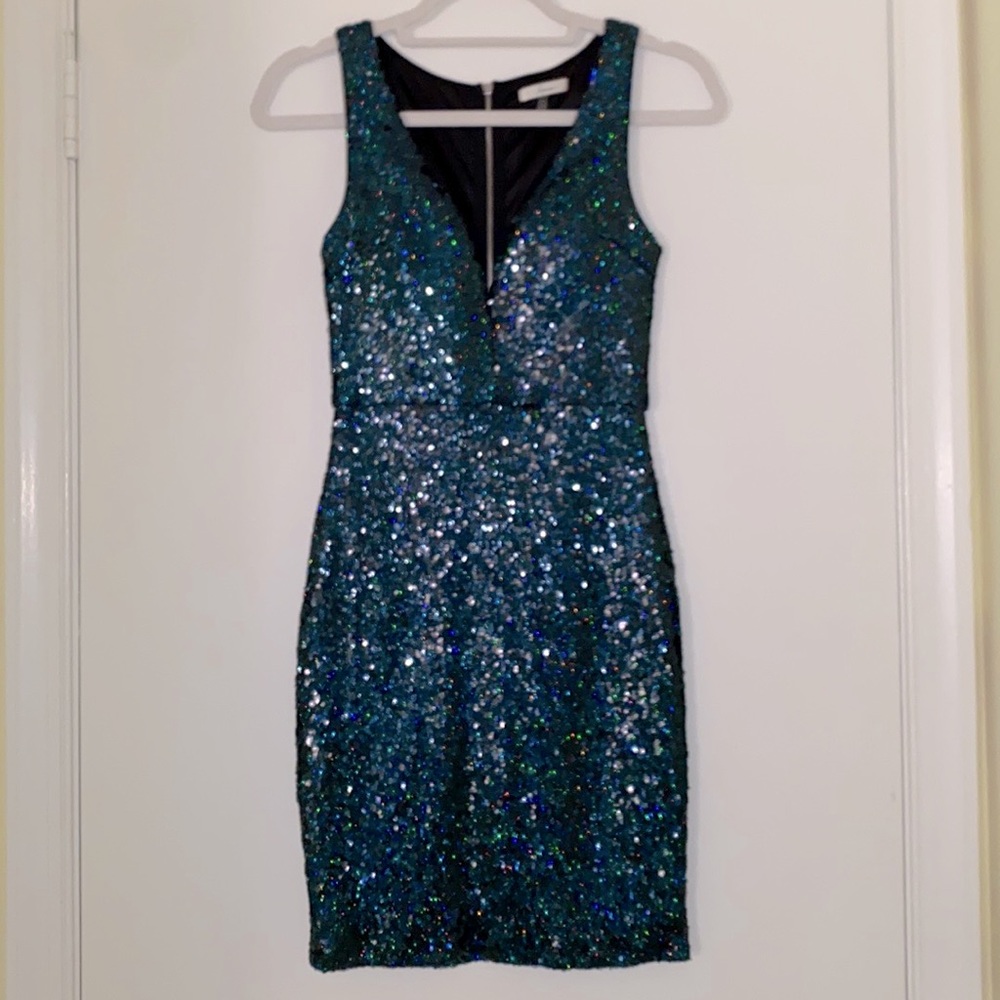 NWOT Nordstrom Dress by “Soprano” Deep V Green Mini Dress